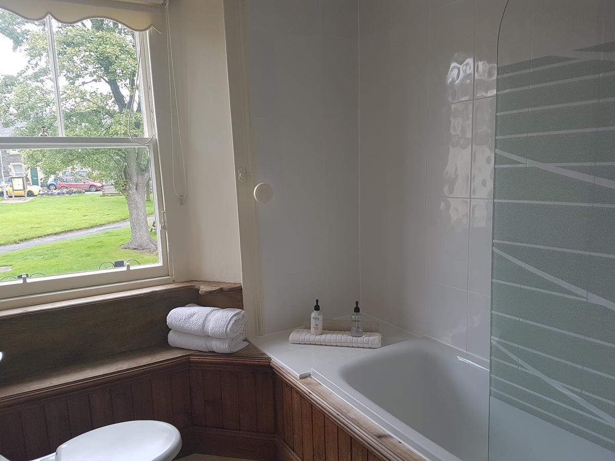 Plough Hotel Kirk Yetholm Екстер'єр фото