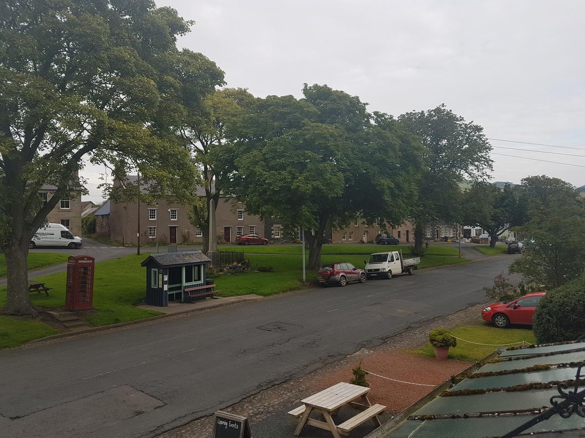 Plough Hotel Kirk Yetholm Екстер'єр фото